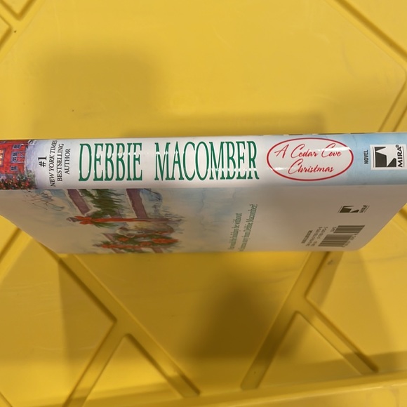 Debbie Macomber Book: A Cedar Cove Christmas 🎄Bundle your likes and save🎄 - Picture 4 of 4